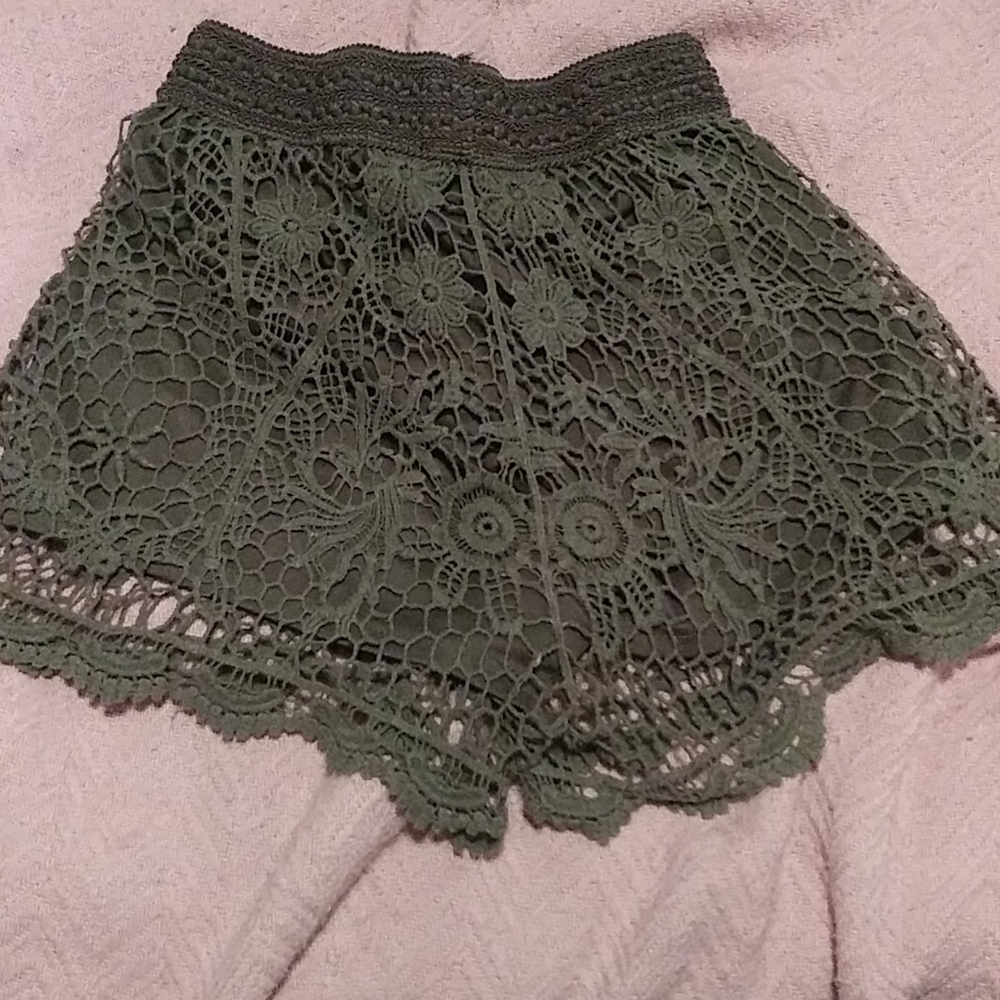 Shorts - Picture 2 of 3